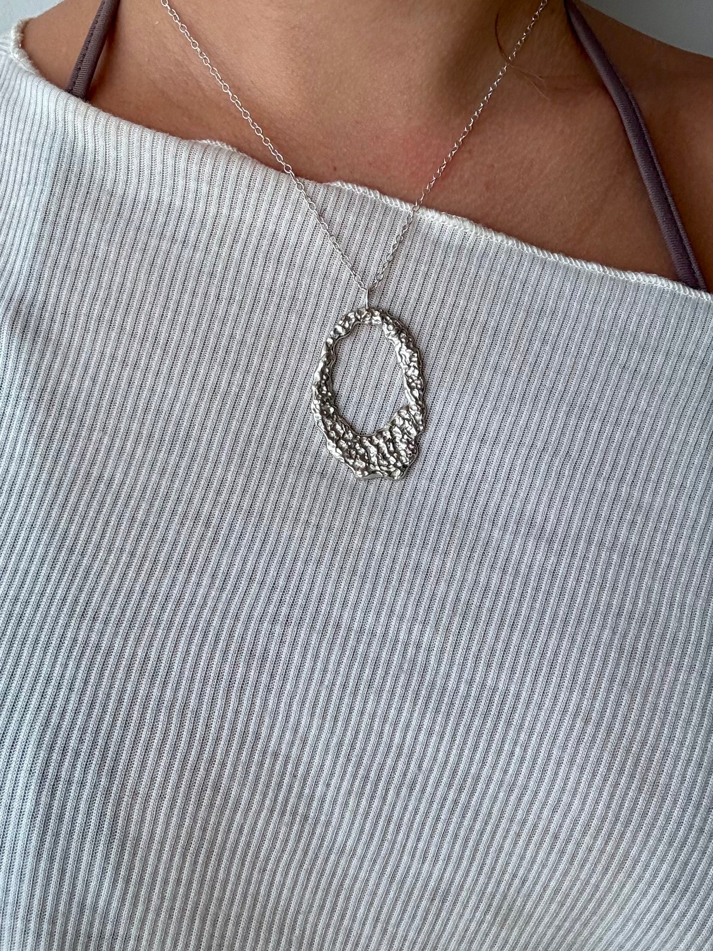 Tide circle necklace
