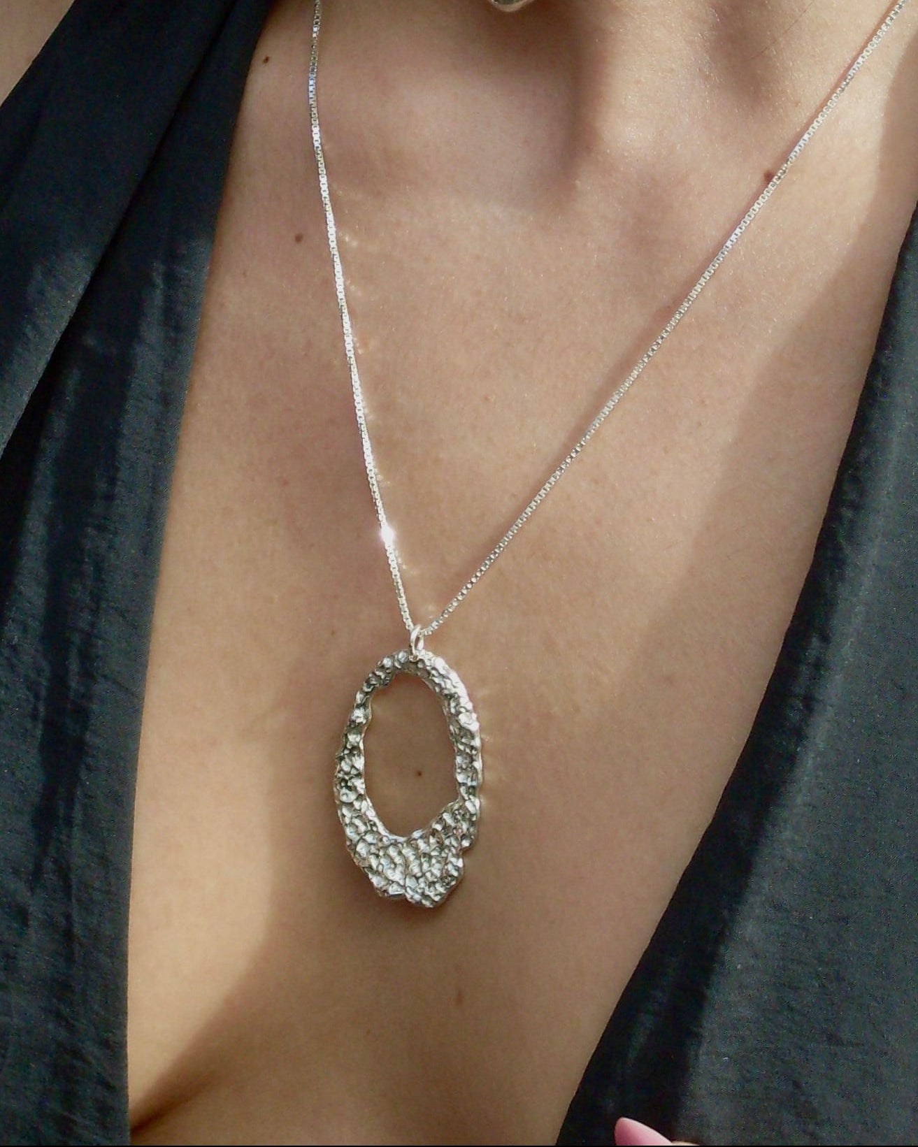 Tide circle necklace